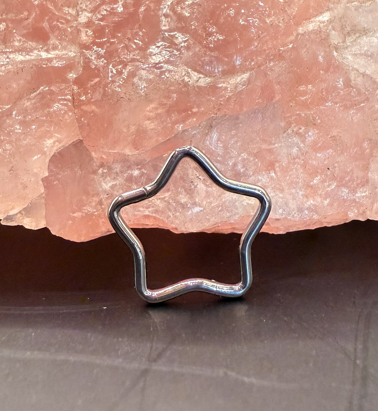 Piercing Argola Estrela em Titânio Prateado com Fecho Click