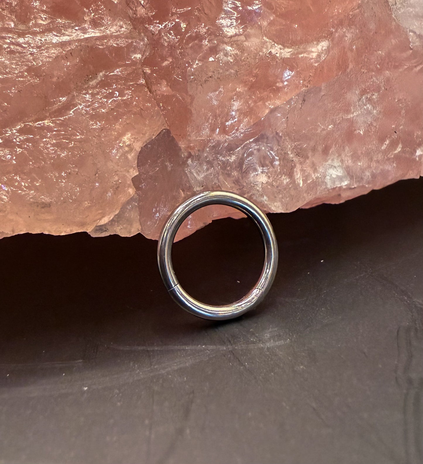 Piercing Argola Redonda Simples em Titânio Prateado com Fecho Click