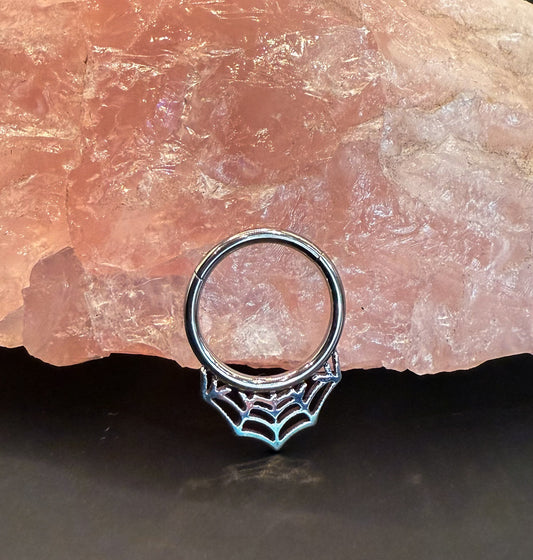 Piercing Argola Teia de Aranha em Titânio Prateado com Fecho Click