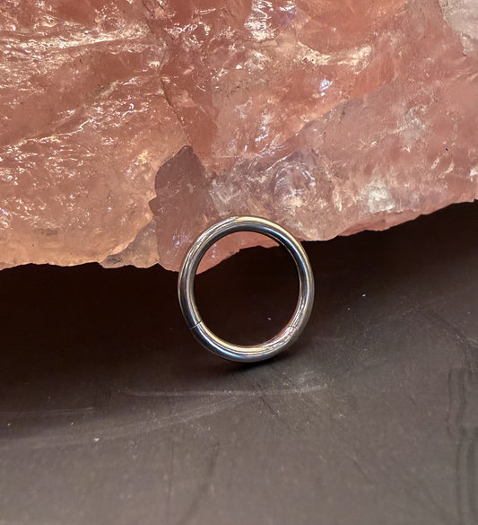 Piercing Argola Redonda Simples em Titânio Prateado com Fecho Click